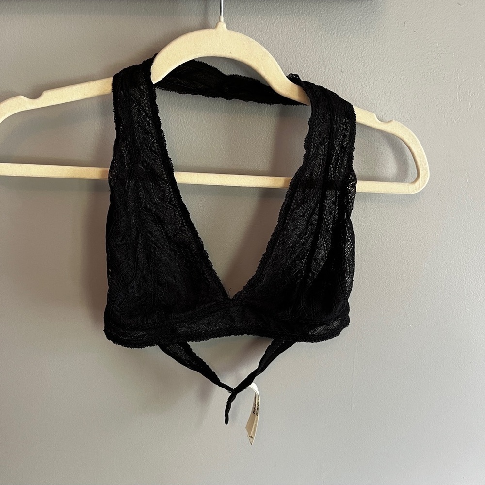 Beautiful Lace Halter Bralette size Medium Black Bra Lingerie sexy sweet